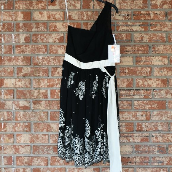 OC by Oleg Cassini Dresses & Skirts - OLEG Cassini One Shoulder Dress